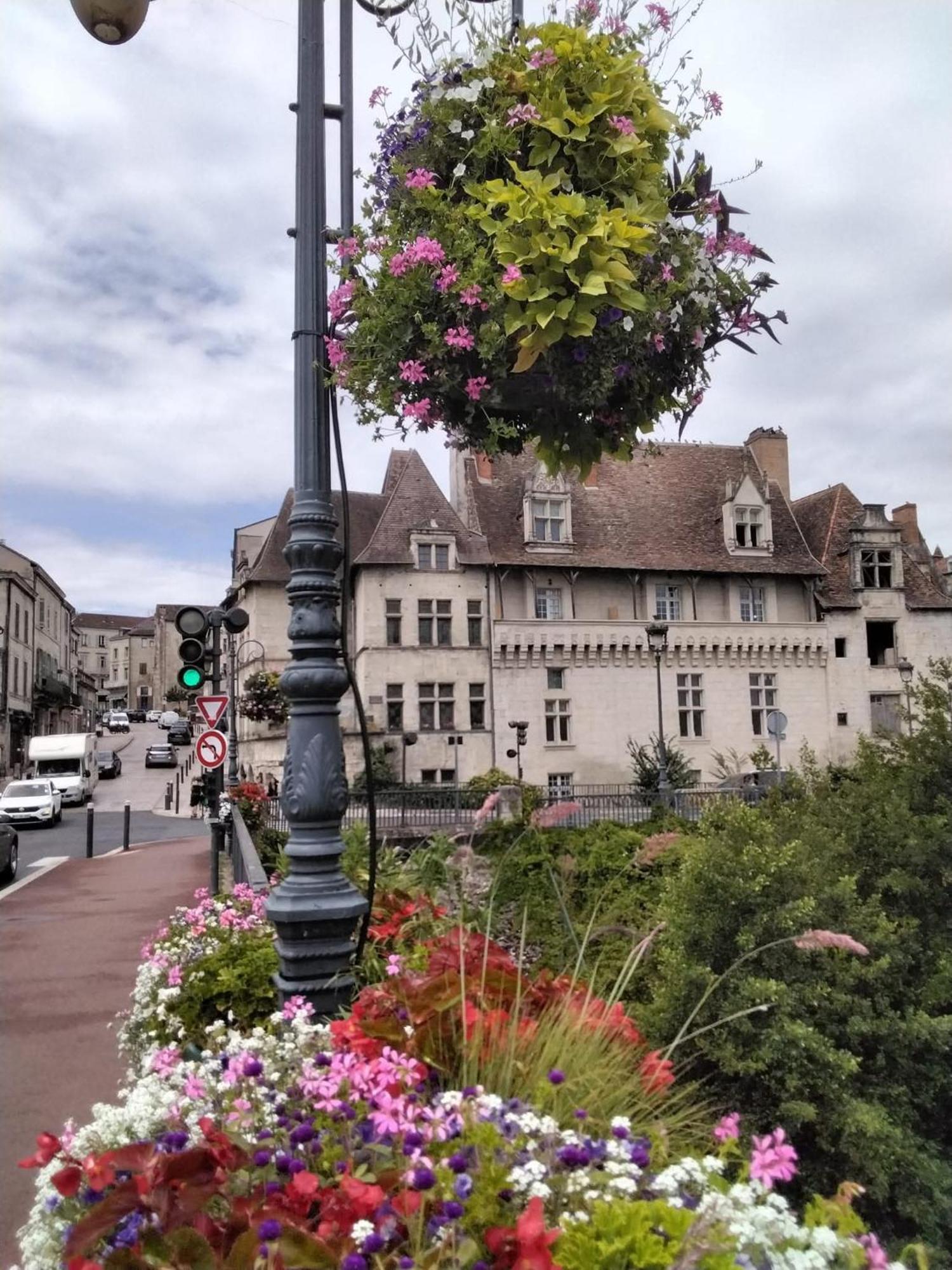 Logis 8 St Front Gite Urbain Périgueux Exterior foto
